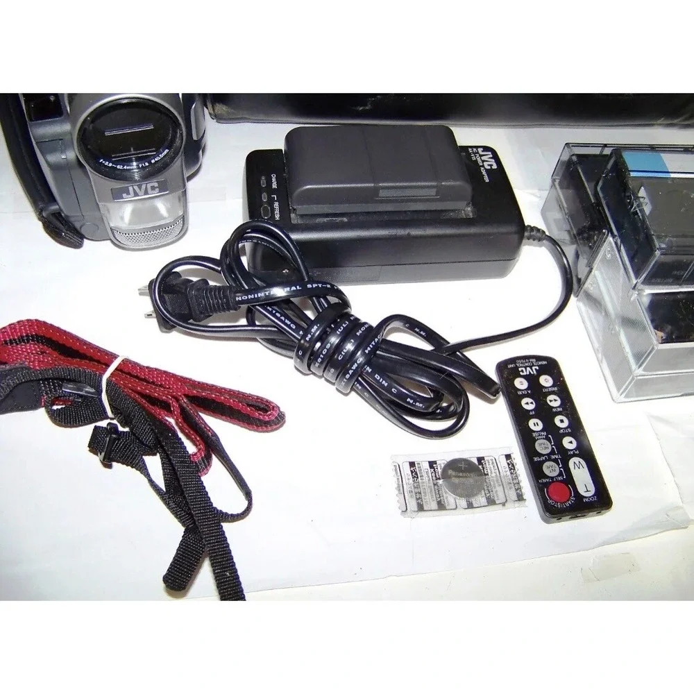 JVC Compact Super VHS-C Camcorder GR-SXM340U 600x Zoom Bundle Tested